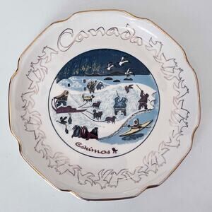 Vintage Canada Eskimos Collector Plate 22K Gold Trim Dog Sled Walrus Igloo 9”